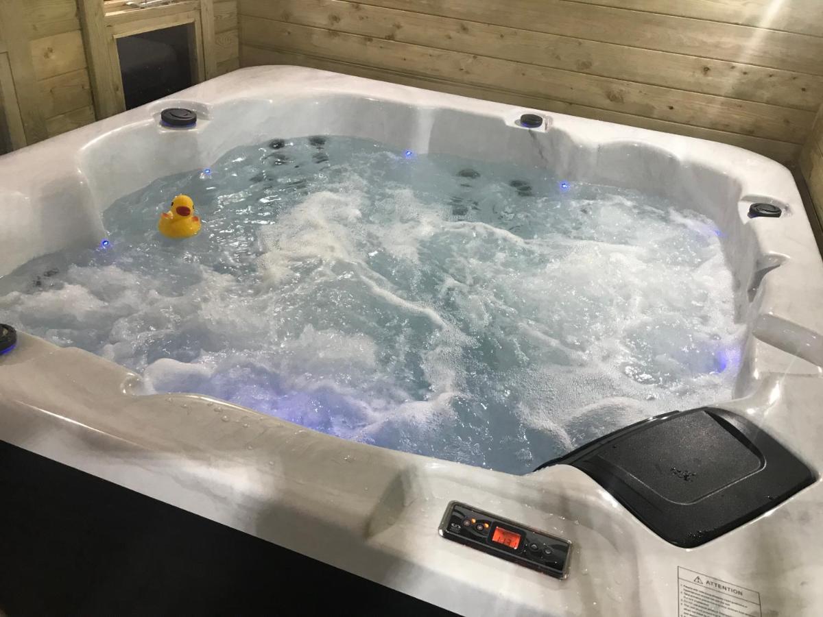 Hot Tub Hide Away Near Alton Towers Staffordshire Otel Cheddleton Dış mekan fotoğraf