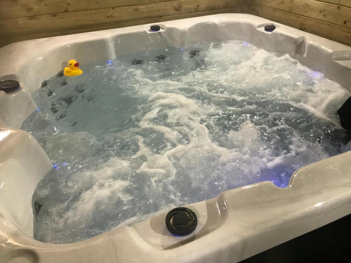 Hot Tub Hide Away Near Alton Towers Staffordshire Otel Cheddleton Dış mekan fotoğraf